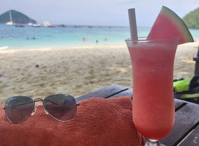 Banana Beach Koh Hey. Alege relaxarea inBERMUDE